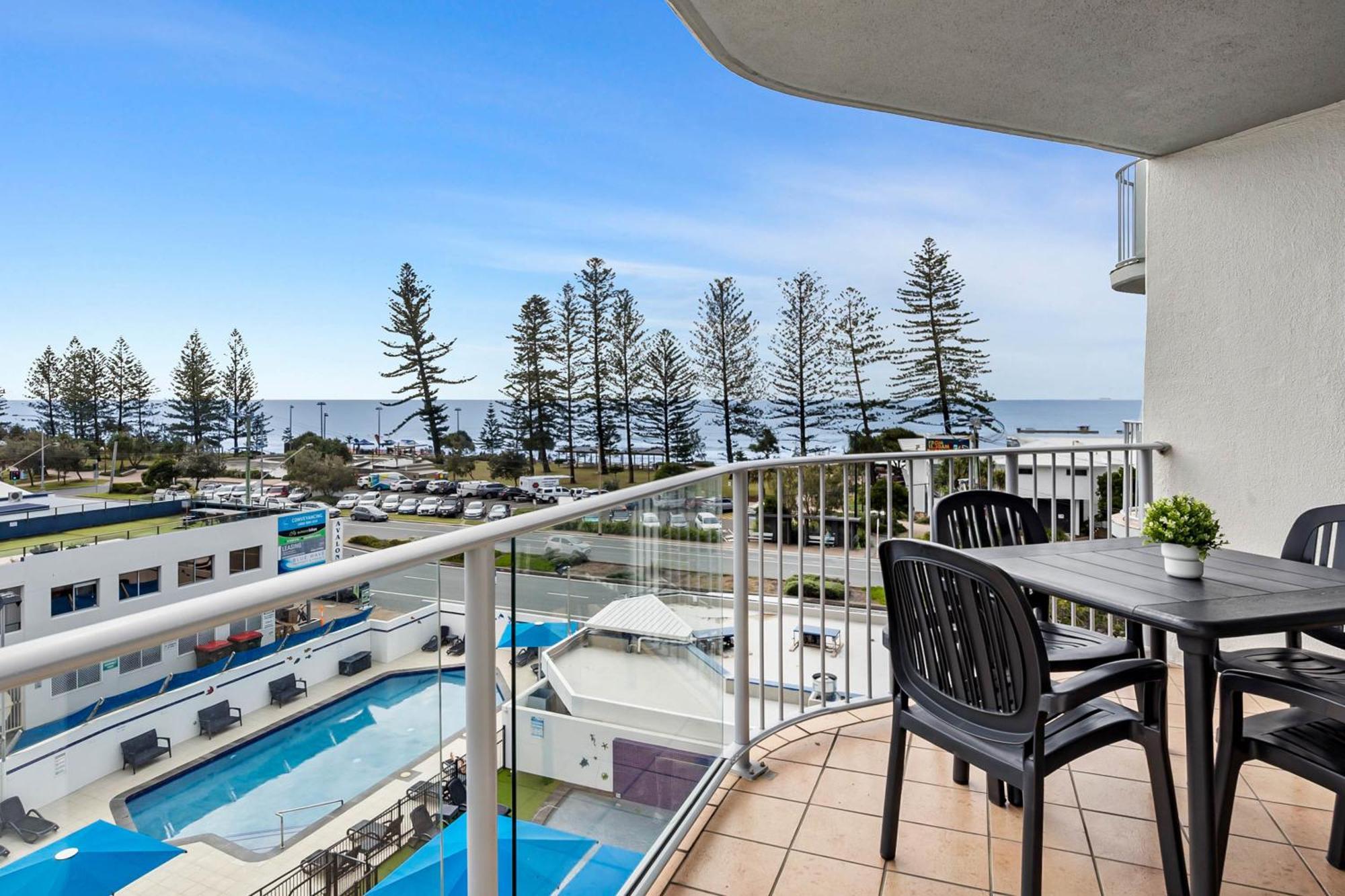 Mandolin Beachfront Resort Alexandra Headland Εξωτερικό φωτογραφία